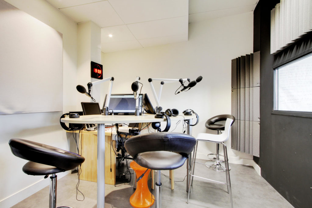 Le studio radio du CFJ